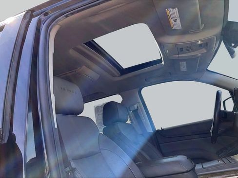 Used 2017 GMC Yukon XL Denali w/ Open Road Package AWD/4WD image 32