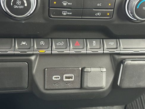 Used 2025 Chevrolet Silverado 1500 Custom image 31