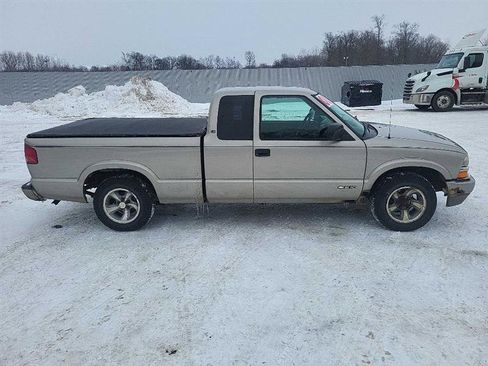 Used 2000 Chevrolet S10 Pickup LS w/ Preferred Equipment Group image 9
