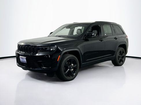 Used 2023 Jeep Grand Cherokee Altitude AWD/4WD image 1