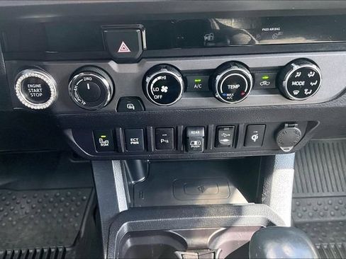 Used 2018 Toyota Tacoma TRD Off-Road w/ Technology Package AWD/4WD image 28