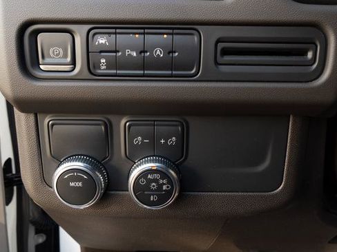 Used 2023 GMC Yukon XL SLT image 13