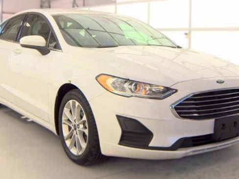 Used 2020 Ford Fusion SE FWD image 4