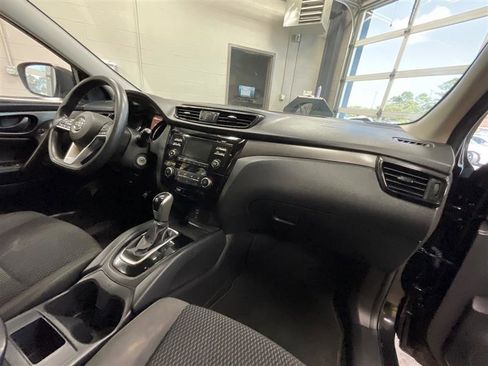 Used 2018 Nissan Rogue Sport S image 25
