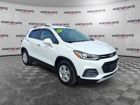 Used 2018 Chevrolet Trax LT w/ LT Convenience Package FWD image 1