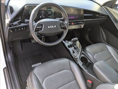 Used 2023 Kia Niro SX Touring FWD image 12