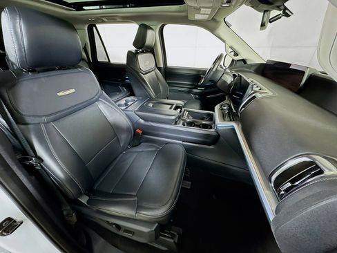 Used 2025 Ford Expedition Max Platinum image 30