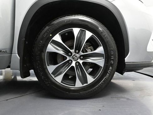 Used 2021 Toyota Highlander XLE image 15