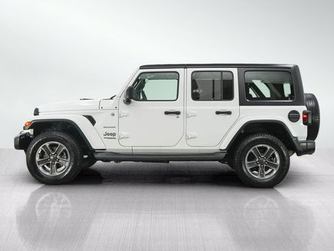 Used 2019 Jeep Wrangler Unlimited Sahara w/ Uconnect 4C Nav & Sound Group AWD/4WD image 2