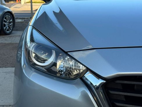 Used 2018 MAZDA MAZDA3 Touring FWD image 5