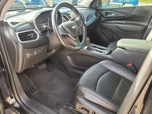 Used 2021 Chevrolet Equinox LT image 2