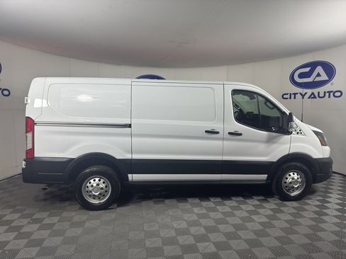Used 2023 Ford Transit 250 Low Roof AWD image 2