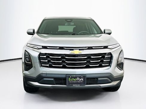 Used 2025 Chevrolet Equinox LT image 2