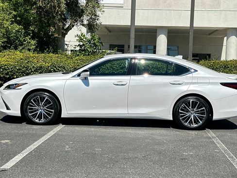 Used 2025 Lexus ES 300h ES 300h image 2