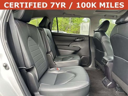 Used 2023 Toyota Highlander XLE FWD image 11
