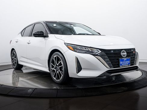 Used 2024 Nissan Sentra SR w/ SR Premium Package image 2