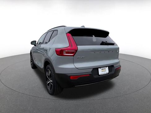 Used 2024 Volvo XC40 B5 Core AWD/4WD image 11