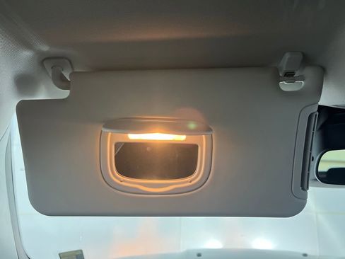 Used 2019 Jeep Renegade Latitude w/ Cold Weather Group image 82