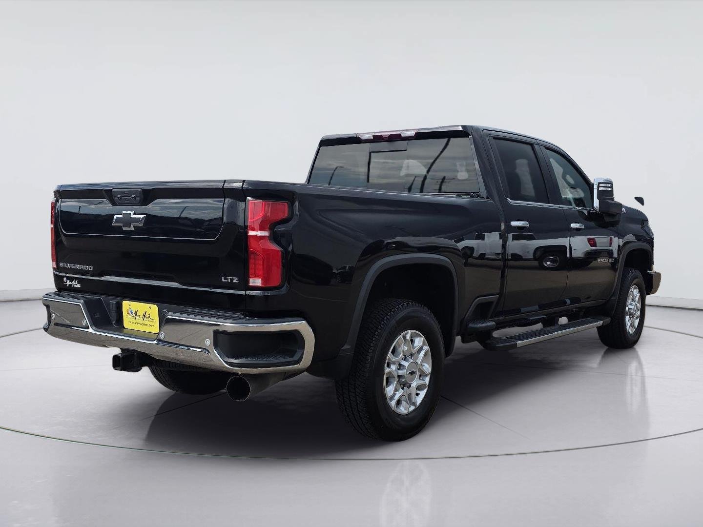 Used 2025 Chevrolet Silverado 2500 LTZ w/ LTZ Convenience Package AWD/4WD image 5