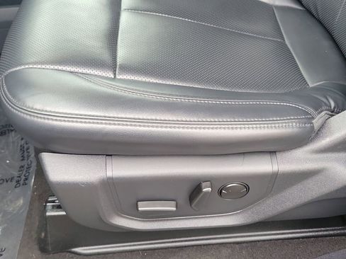 Used 2024 Ford Expedition XLT image 13