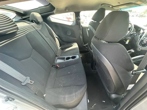 Used 2017 Hyundai Veloster image 14