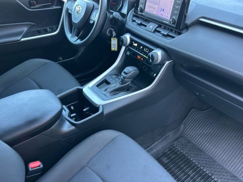 Used 2022 Toyota RAV4 LE image 20