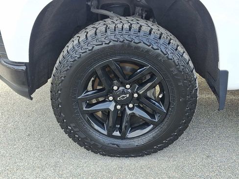 Used 2021 Chevrolet Silverado 1500 LT Trail Boss w/ Bed Protection Package image 9