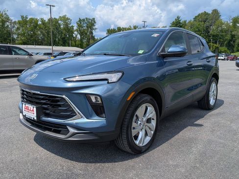 Used 2024 Buick Encore GX Preferred w/ Comfort Package AWD/4WD image 3