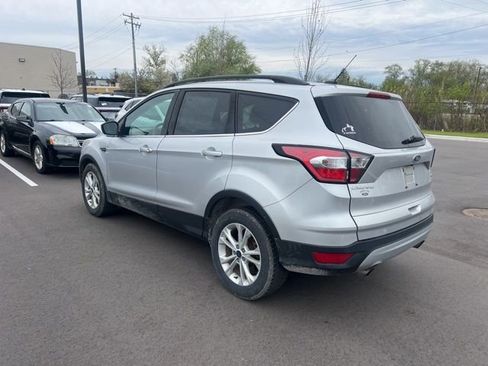Used 2017 Ford Escape SE w/ Equipment Group 201A FWD image 7
