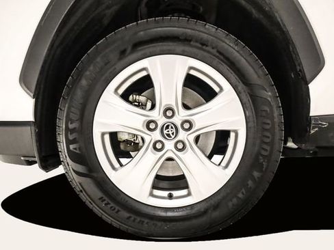 Used 2021 Toyota RAV4 XLE w/ XLE Grade Weather Package image 9