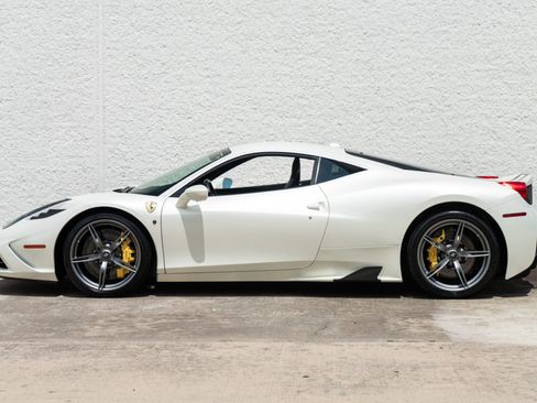 Used 2015 Ferrari 458 Speciale Coupe RWD image 3