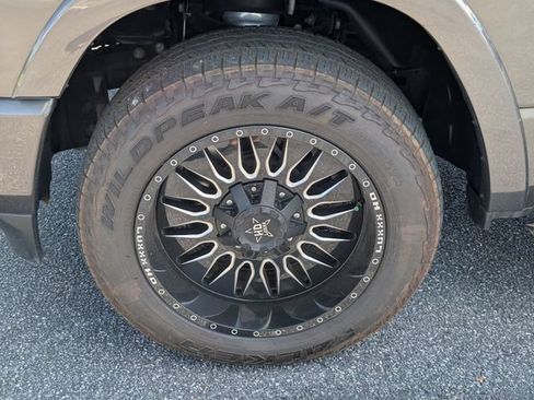 Used 2022 RAM 1500 Limited w/ Body Color Bumper Group AWD/4WD image 13