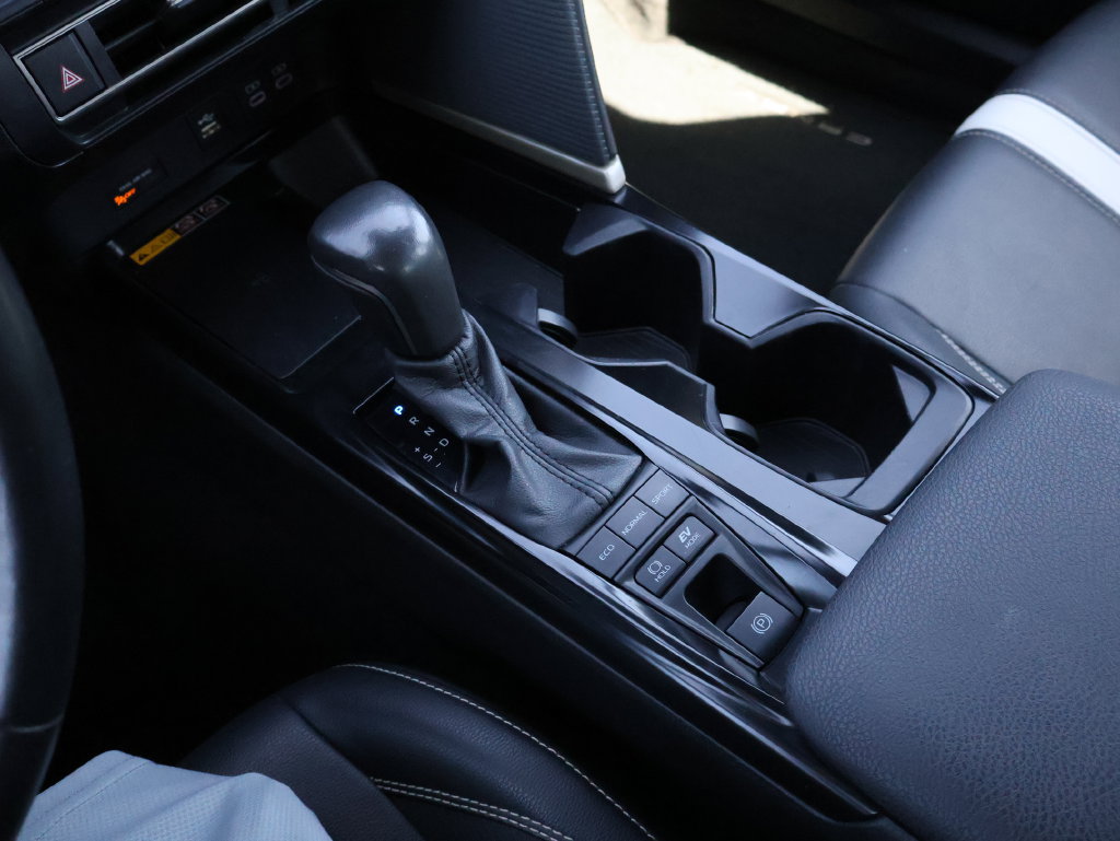 Used 2025 Toyota Camry SE FWD image 17