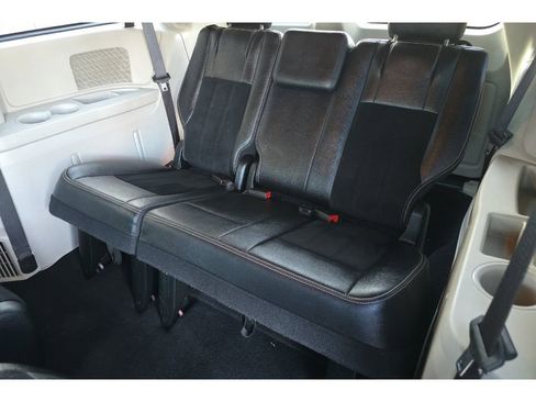 Used 2018 Dodge Grand Caravan SXT image 17