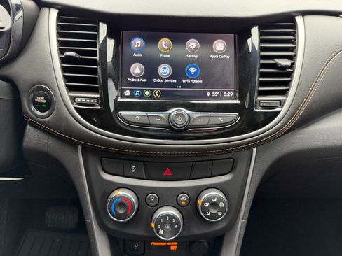 Used 2018 Chevrolet Trax LT w/ LT Convenience Package AWD/4WD image 39