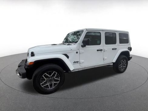 Used 2025 Jeep Wrangler Sahara image 8