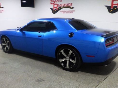 Used 2015 Dodge Challenger R/T RWD image 2