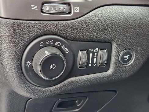 Used 2019 Jeep Cherokee Limited AWD/4WD image 13