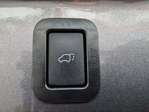 Used 2019 Toyota Highlander Plus AWD/4WD image 32