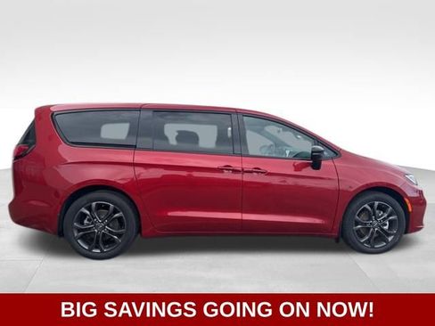 New 2026 Chrysler Pacifica Select image 12