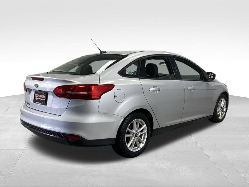 Used 2016 Ford Focus SE w/ SE Power Seat Package FWD image 9