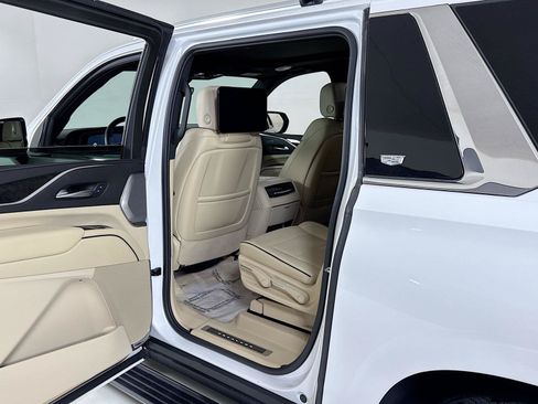 Used 2024 Cadillac Escalade ESV Premium Luxury w/ Performance Package AWD/4WD image 26