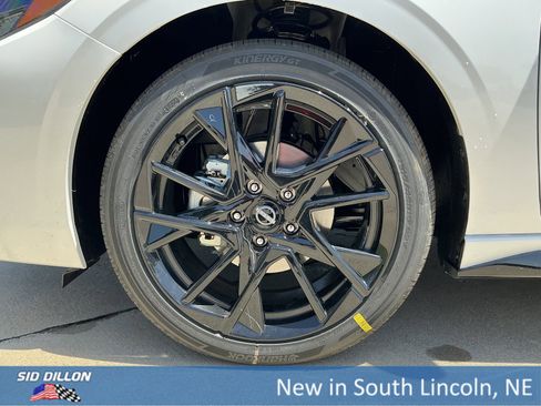 New 2025 Nissan Sentra SR w/ Midnight Edition image 11