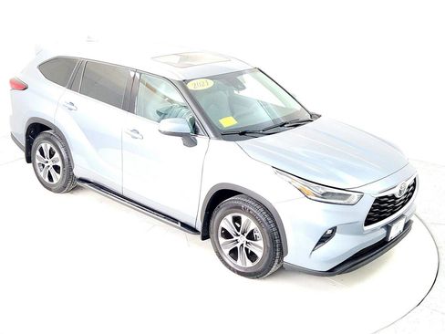 Certified 2021 Toyota Highlander XLE image 19