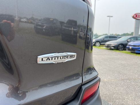 Used 2021 Jeep Cherokee Latitude Lux AWD/4WD image 5