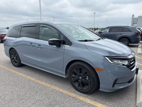 Used 2023 Honda Odyssey Sport image 2