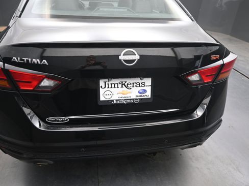 Used 2024 Nissan Altima 2.5 SR FWD image 12