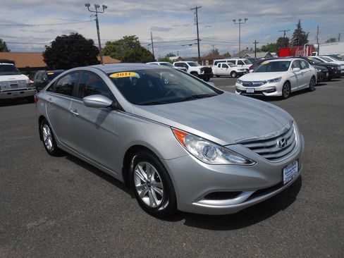 Used 2011 Hyundai Sonata GLS w/ Popular Equipment Pkg 2 FWD image 3