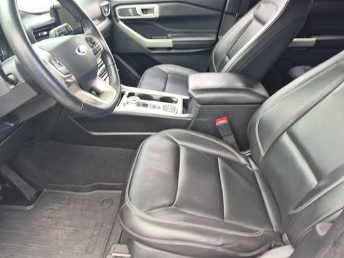 Used 2022 Ford Explorer XLT w/ Equipment Group 202A RWD image 11