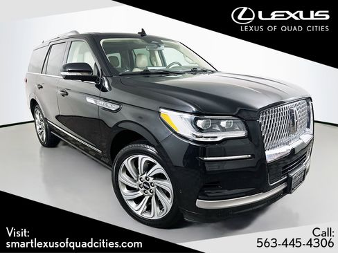 Used 2022 Lincoln Navigator Reserve image 1